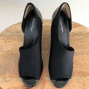 Calvin Klein Microfiber and Patent Slide Sz 9.5